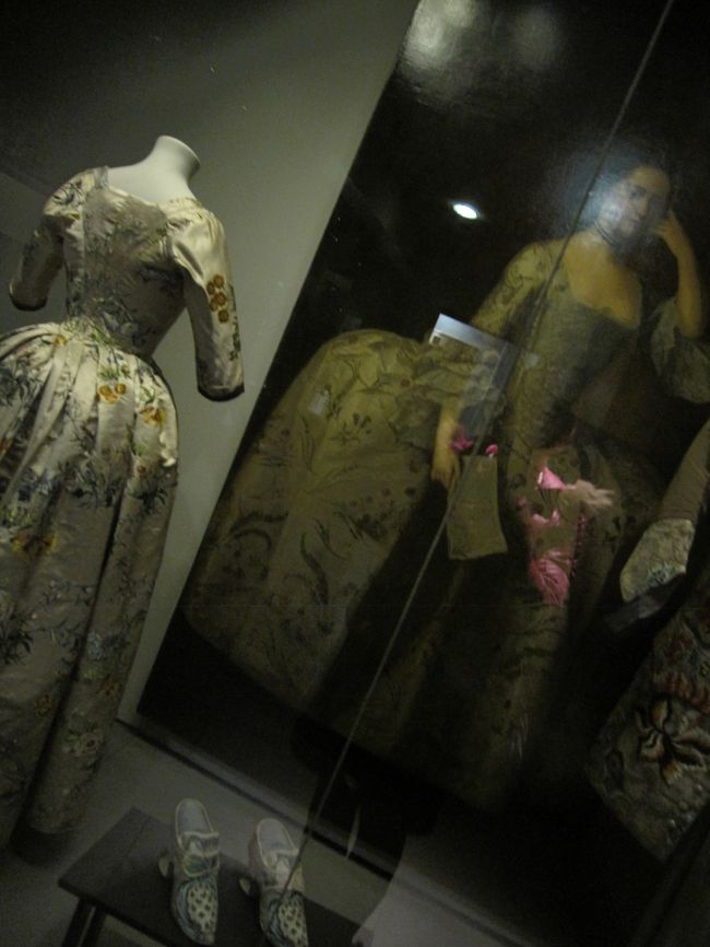 こちらもキレイなドレス。