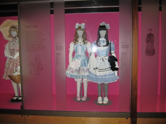 そして、日本ギャラリーにはなぜかロリータが。<br />これは日本の代表的な現代ファッションとして捕らえられているのだろうか・・・・。<br />かなり少数派のファッションなのに。