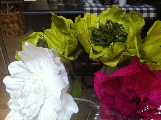 造花のお店も内容がずいぶん変わっていました。<br />