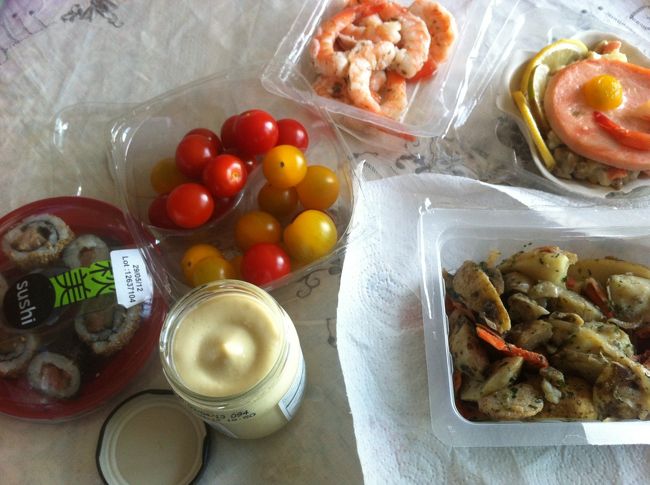 今日はモノプリでお惣菜を買ってきました。