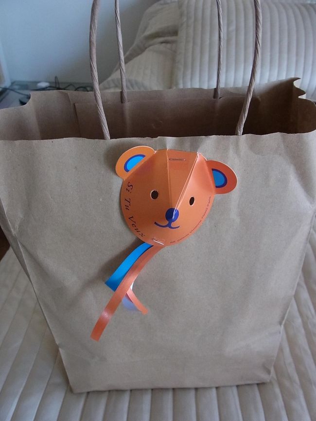 水鉄砲のお買いもの。かわいいでしょ？くまさんのリボンをつけてくれました。良くできてます。