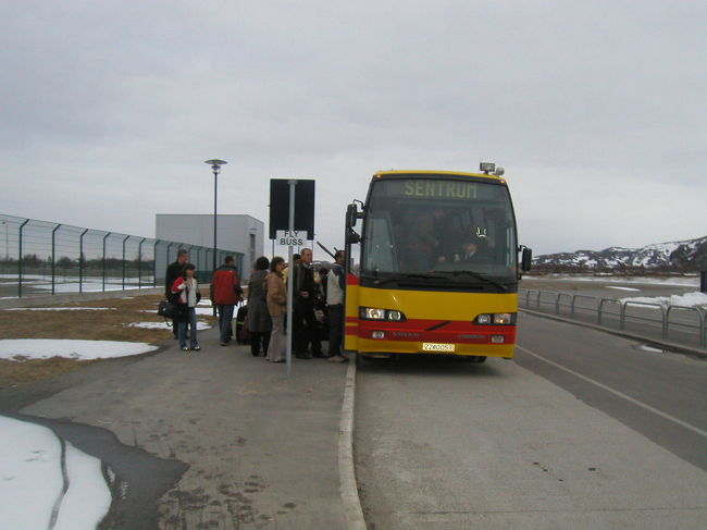 空港からバスで市中へ