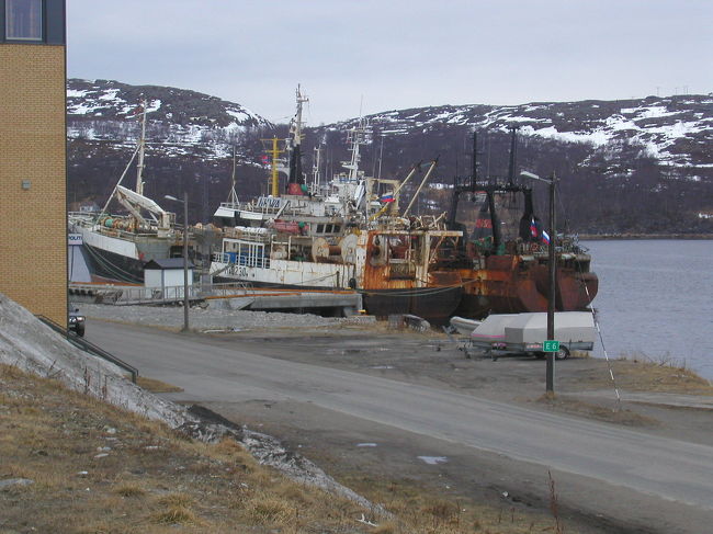 キルケネスの港、客船乗り場は離れたところに