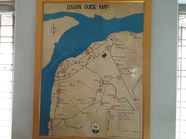 ホテルのロビーの地図<br />見どころが点在しており徒歩でまわるのは無理とのこと。<br />生粋のﾐｬﾝﾏｰ人ながら日本語がペラペラなフミヤさん<br />いろいろ教えてもらいます。<br />ｴｰﾔﾜﾃﾞｨｰ川の対岸に行くなら知り合いがいるので紹介するとのこと。<br />