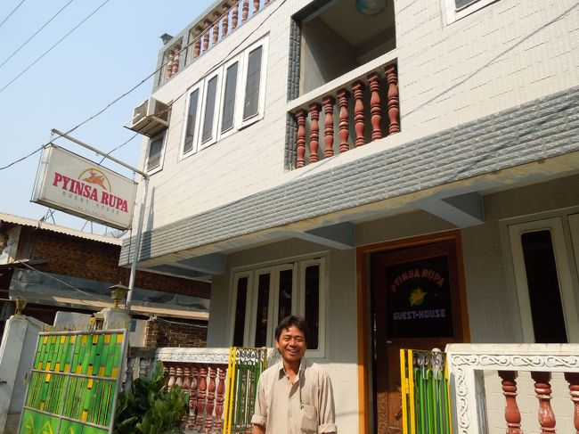 ワゴン車から降りた途端<br />「部屋あるよ。日本から？」親しげな日本語が…<br />彼がﾊﾞｶﾞﾝの有名人。知る人ぞ知る自称フミヤさんでした。<br />ｹﾞｽﾄﾊｳｽの名前は「ピンサ・ルパ」<br />