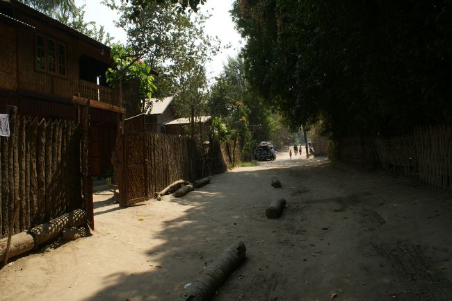 再度、集落に戻ってさらに上流方面に。<br />