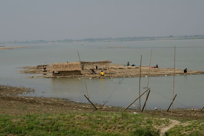 筏生活も乙なもんです。<br />