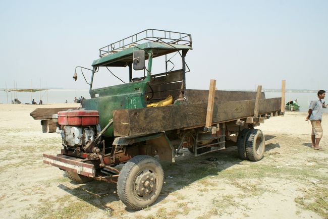 で、運ぶ車がオシャレです<br />通りに戻ります<br />