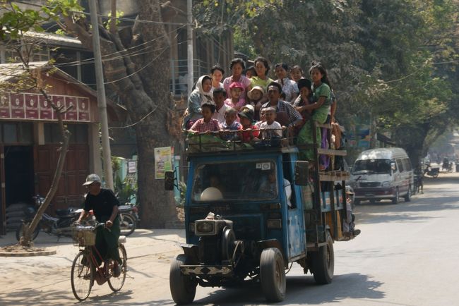 運ぶ車と言ったらこちらも<br />1,2,3…30,31,32…<br />数え切れません<br />