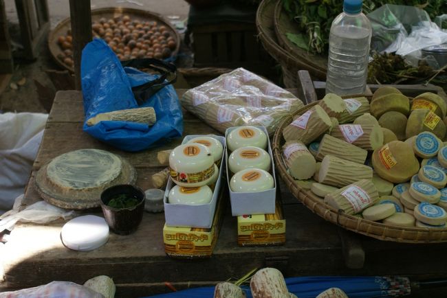 ほほー、タナカって墨のように磨って塗るのね。<br />実演コーナーは人がいませんでした。<br />居なくて良かった。いたらきっと顔に塗ってもらっただろうね…