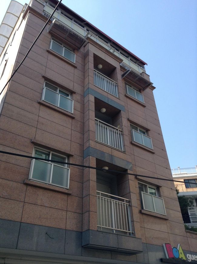 東橋洞サムゴリで下車<br />徒歩数分で今回のお宿に到着〜<br /><br />★ボアゲストハウス★<br /><br />何故、ここを選んだかというと、、、