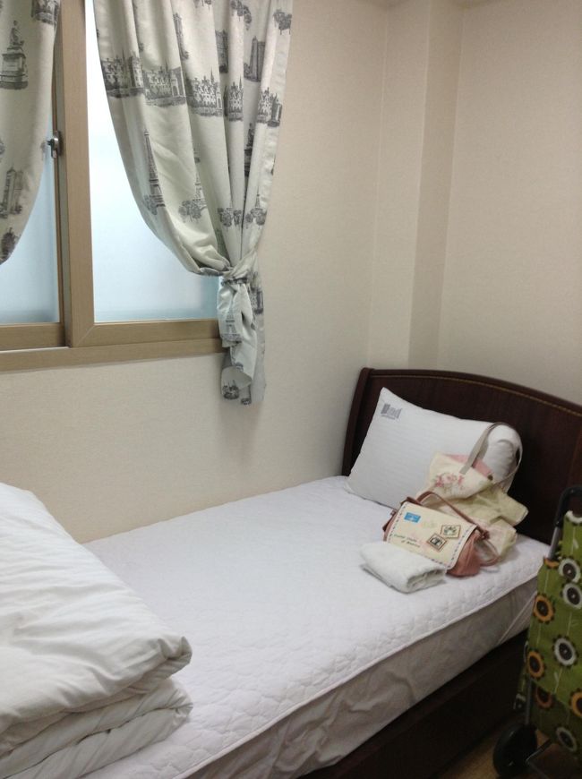 ツインなのに真ん中にバスルーム＆トイレがあり、<br />それが仕切りになり、簡単に言うと、<br />シングルの部屋が2つといったタイプの部屋に魅力を感じたからです