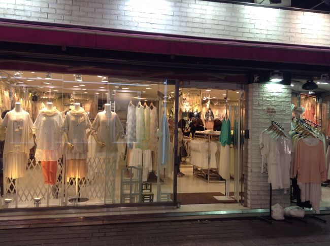 その近くの可愛くってお安い服屋さん<br />でも、まだ、一度も買ってないです