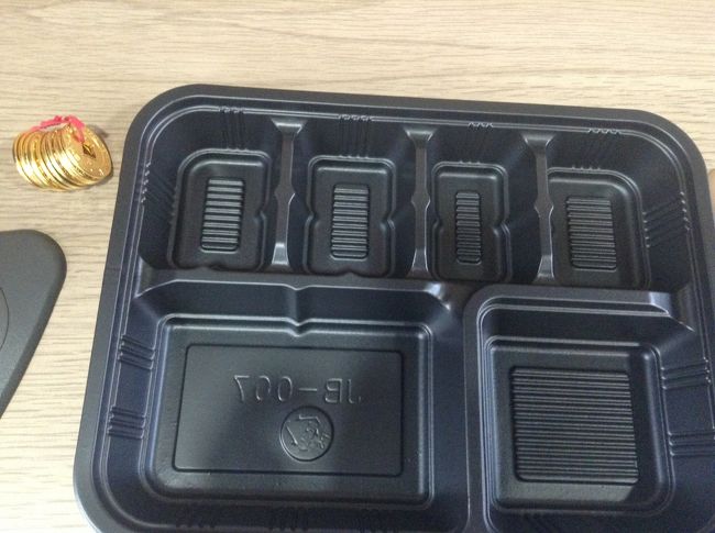 １人5000ｗ<br /><br />コイン10枚とこの容器がもらえます