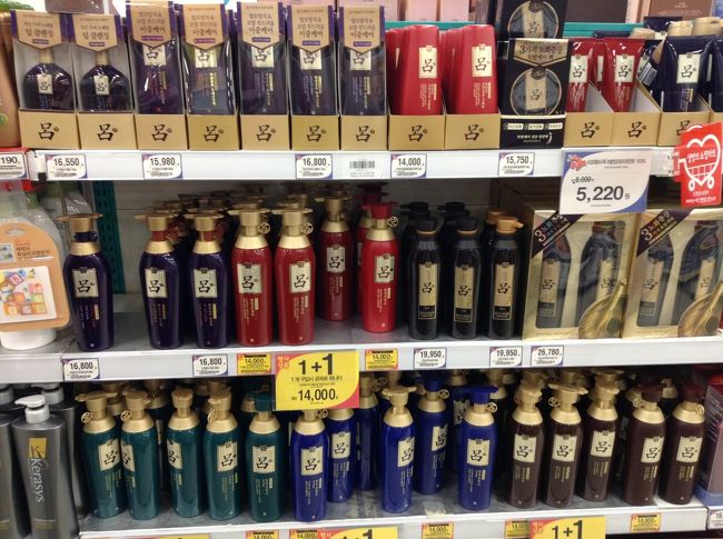 前から気になってた「呂」のシャンプーも買ってみる<br /><br />1＋1でもこんなに高いと思わなかったけど、<br />どんなものか試してみたくって、買ってみました<br />トリートメントも買いましたっ