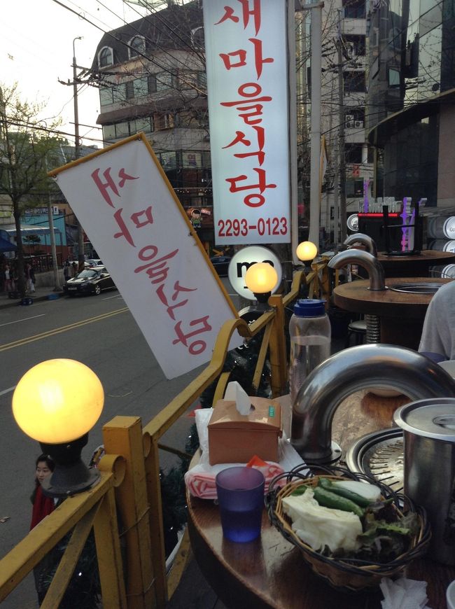 ２階のオープンテラスへ<br />う〜ん、ディープだわ〜<br />もちろん日本人なんかいません