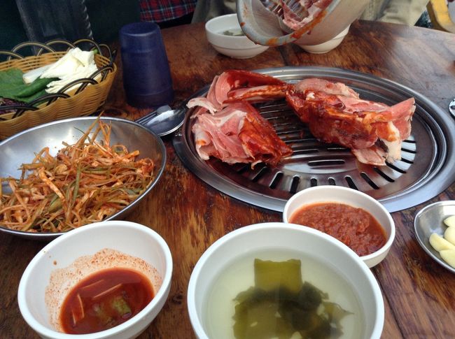 あれ？<br />プルコギが写真みたいにくるくるしてないぞ<br />しかも、凍ってる？