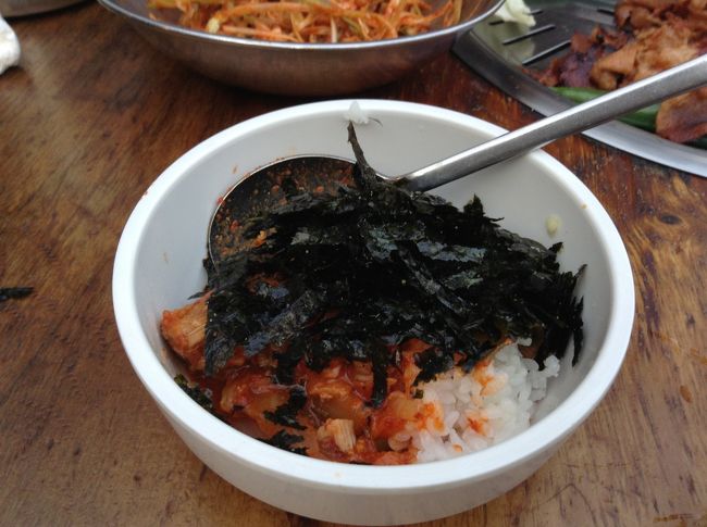 ご飯＋チゲ＋海苔<br />これで食べて見たかった〜<br /><br />ちなみに話題のプルコギも特別美味しくないです<br />最近、日本にもオープンしたみたいですが、<br />値段見ると、高い<br />ご飯とか付いてこないしね<br /><br />でも、食べれないことないから、<br />毎回来てもいいって感じのお店です
