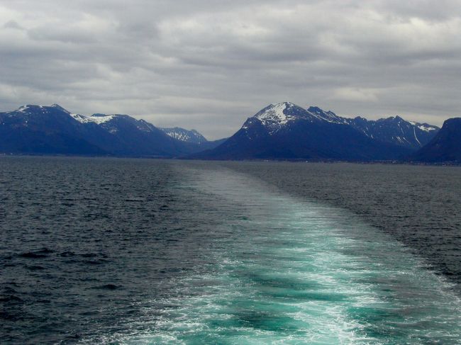 雪を頂いた山々が美しい