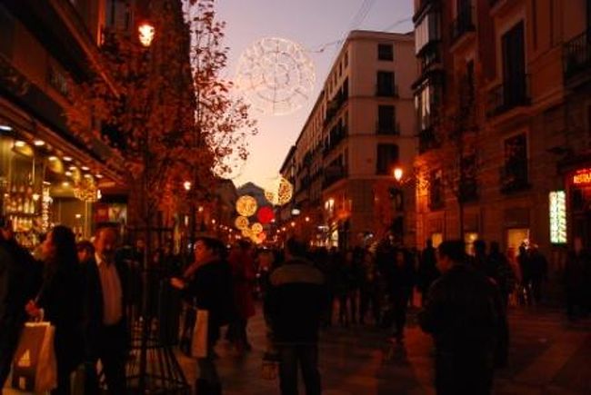 帰りはArenal通りをお散歩。<br />クリスマス前のソワソワした感じが街中に溢れていてとてもいい雰囲気。