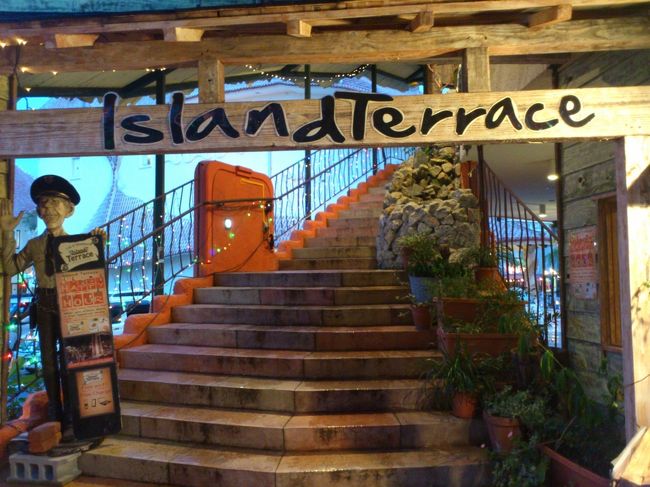 夕食♪アメリカンビレッジの中のレストランへ。