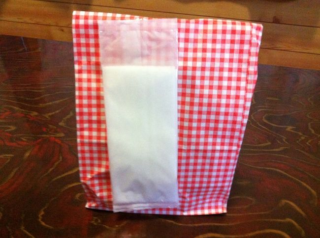 湯布院を出発するとき頂いたスイーツ。<br /><br />お手拭きまで付いていますが、お腹がすいていないので持ち帰りました。<br /><br /><br /><br />