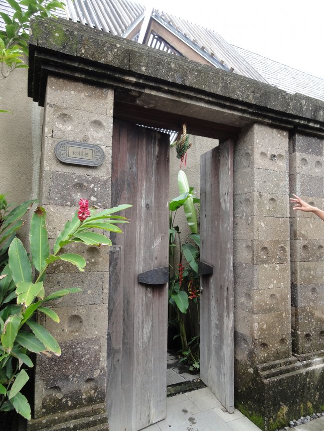 「iolite(アイオライト)」という名前のヴィラ<br /><br />アメティスヴィラは全ての部屋に宝石の名前がついているらしい