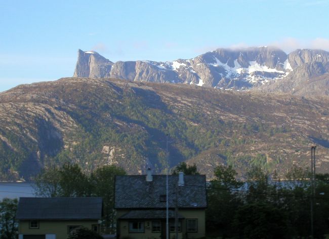 朝日に輝くノルドフィヨルド