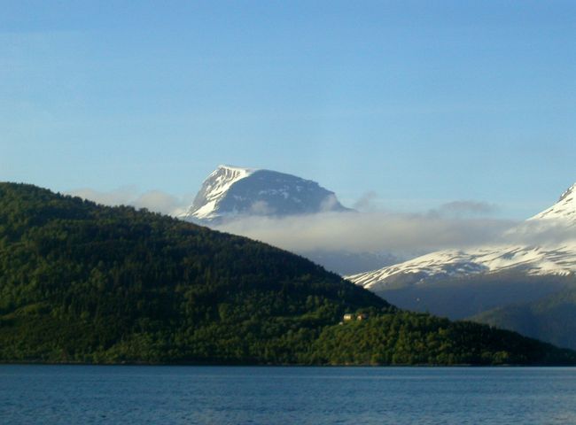 朝日に輝くノルドフィヨルド