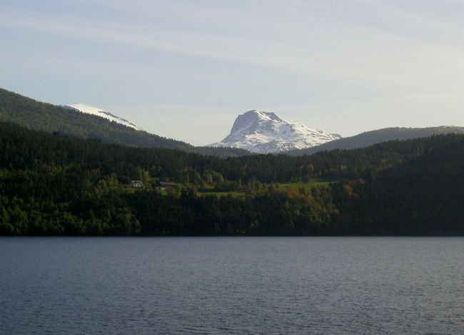 朝日に輝くノルドフィヨルド