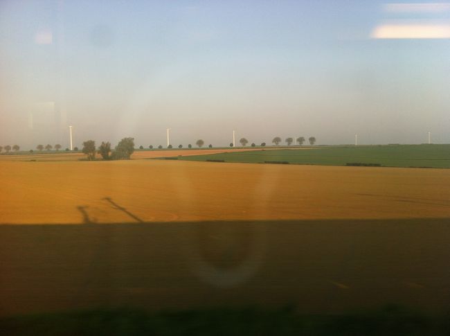 こんな車窓の風景を見ながらブリュッセルに。