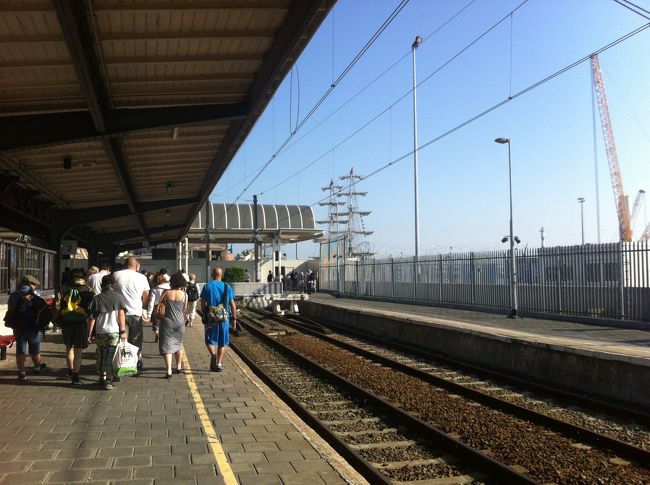 と、思ったら、終点のOstendに着いてしまった。<br />ボケの私はブルージュで降りるの忘れていたらしい。<br />そのまま電車が折り返すので、しばし、待つことに。