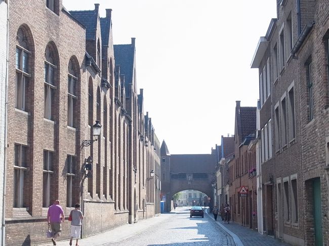 駅からは、なんとなく人がまとまって歩いていくのと、地図とがいまいち<br />良く分からなかったので、人の後をついていくことにした。