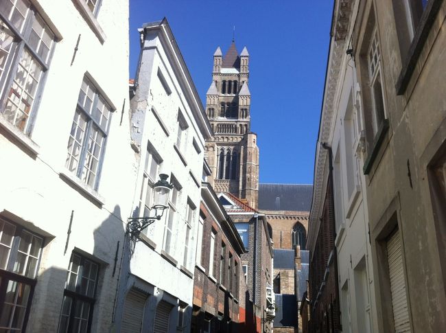 教会が見えてきた。まずあそこに寄ろう。