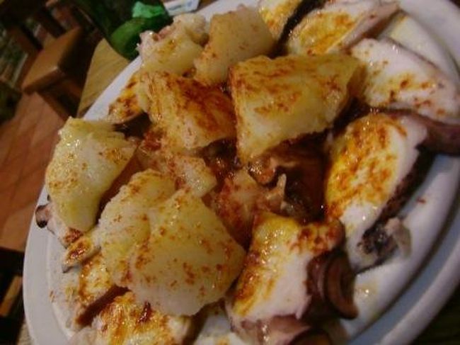 Pulpo Gallego(タコのオリーブオイルあえ?)。<br />これもビールが飲みなくなる味。。<br />ドライブがなければCerveza！とお願いしているのに。。