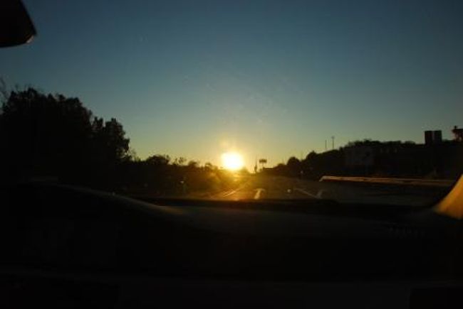 コンスエグラからコルドバまでは280km、3時間弱の道のり。<br />A-4(高速道路)を一路アンダルシアに向かい車を走らせます。<br />ラ・マンチャに沈みゆく太陽を見ながらのドライブ、快適です。<br />でも夜が更ける前にはコルドバに着かないと。。。<br />Vol.3に続きます。