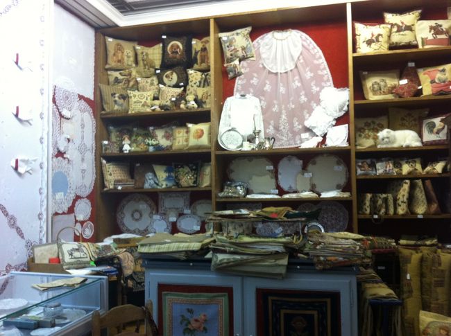 友人がレースをお土産に買う。ショッピングタイム。