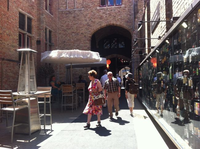 また散策、そしてビールが飲めるというので、こちらに寄ってみる。