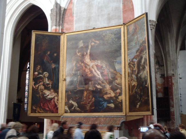 「キリストの昇架」　The raising of the cross<br /><br />対作品。<br /><br />「聖母被昇天」、「キリストの復活」も聖母マリア大聖堂内にあります。