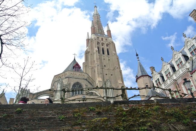 運河からみた、街並みもちょっと違って、いいかも。<br /><br />　昼食後、ブリュッセルに移動です。