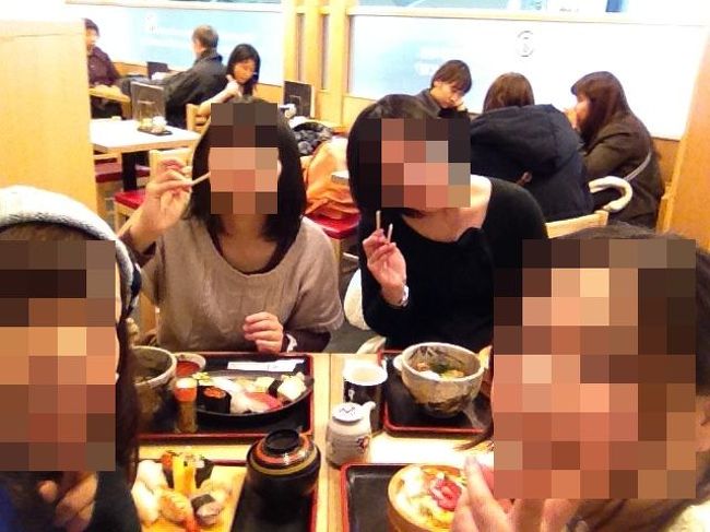 お昼、成田に到着☆<br />ランチはお寿司〜(*^ω^*)