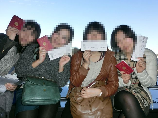 ３時頃発のチャイナエアラインで桃園空港へ。