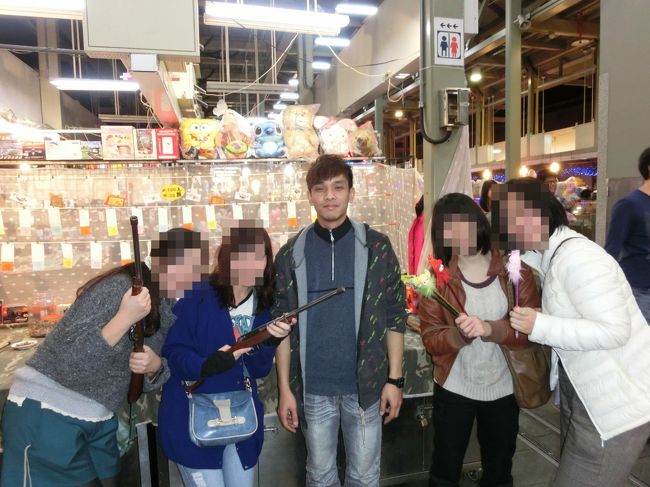 人形付きボールペンをゲットw<br />ずっとやる気のなさそうだったお兄さんとパチリ☆