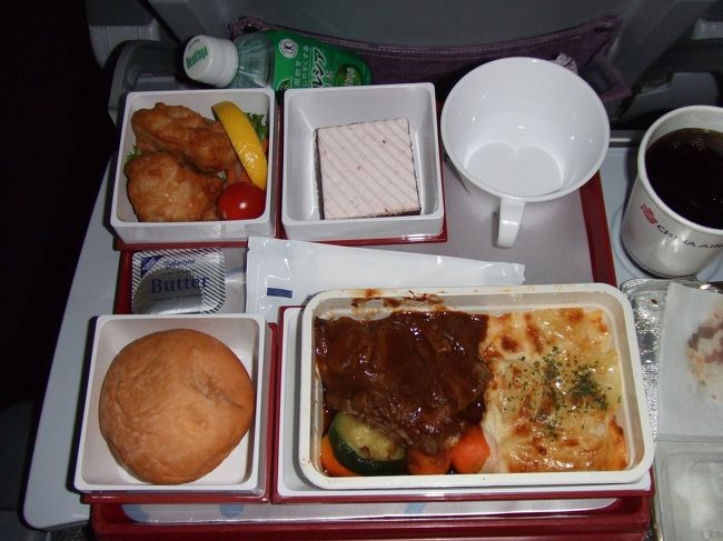 機内食☆<br />私は牛肉を選択。あまりお腹がすいてなくて、少ししか食べなかったけど美味しかった！