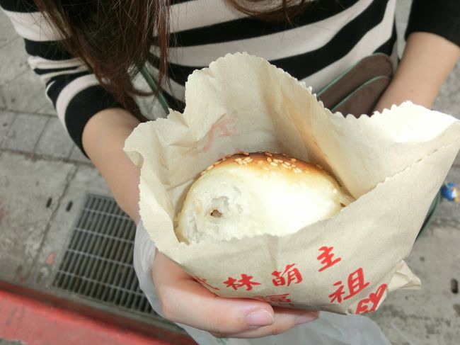 お肉がゴロゴロたくさん入っていました〜(*^ω^*)<br />でも香辛料が結構効いていて、私は前日食べた夜市の胡椒餅の方が好みかなw