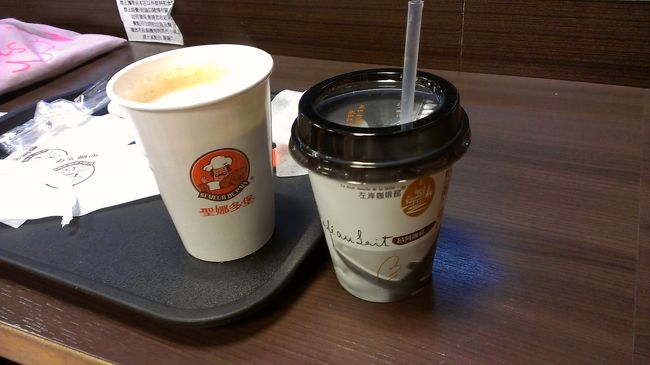 パン屋さんに食べるスペースがあり、９時までそこにいました。