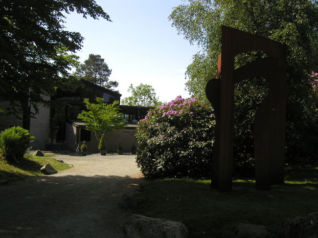 博物館が<br /><br />  Edvard Griegが１８８５年から世を去る１９０７年まで住み、ここで多くの作品を残した。住居、作曲小屋、墓などがあり、小型のコンサートホールも建てられた一角が博物館として公開されている。