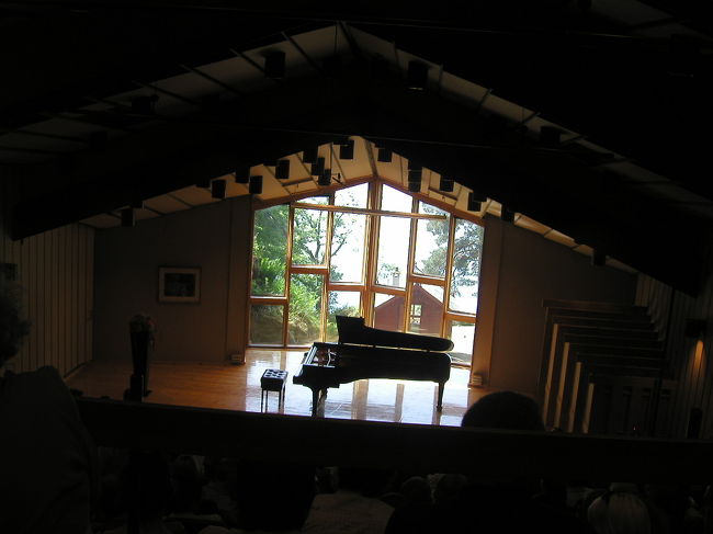 コンサートホールではT.Semmingasenのピアノコンサート開演間じかであったので聴いていこうかと思ったら満席とのことで断念。アメリカ人らしい団体客で一杯だった。