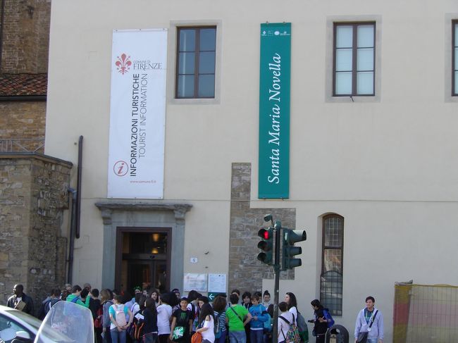 サンタ・マリア・ノベッラ教横のツーリスト・インフォメーション。