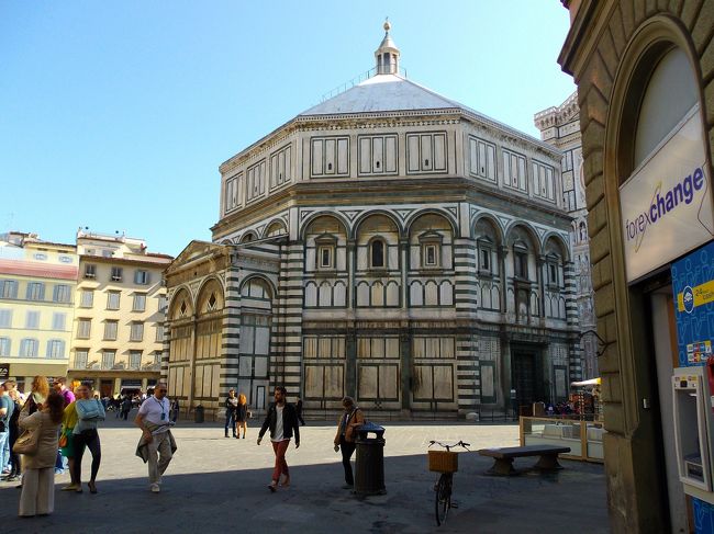 先ず、目に飛び込んできたのは、サン・ジョヴァンニ洗礼堂。